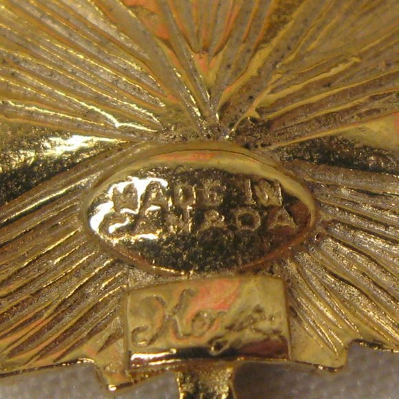 Keyes Gold Tone Maple leaf Pin Brooch - Picture 3 of 5